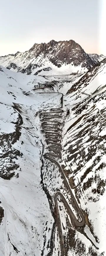 Los Caracoles mountain pass, Andes